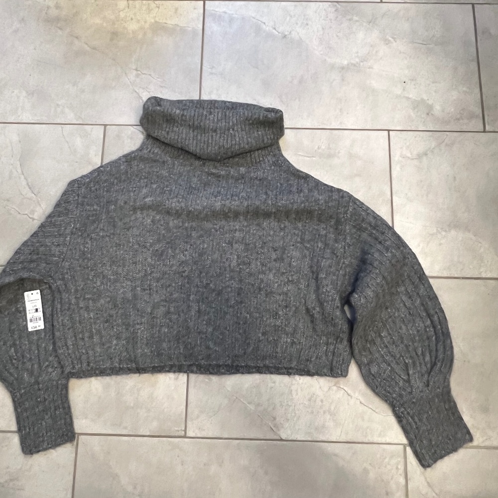 Cropped sweater grey
